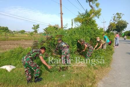 Ciptakan lingkungan bersih, Babinsa Lopang Lamongan motori kerja Bakti